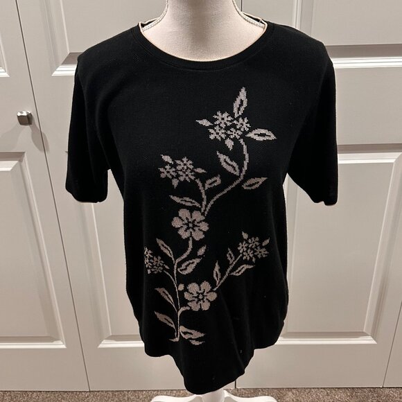 Black Alfred Dunner size medium short sleeve knit shirt floral pattern excellent - Picture 1 of 2